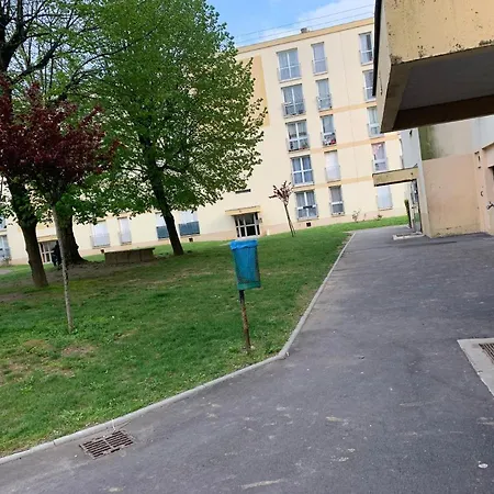 Petite Simple Avec Un Lit Double A