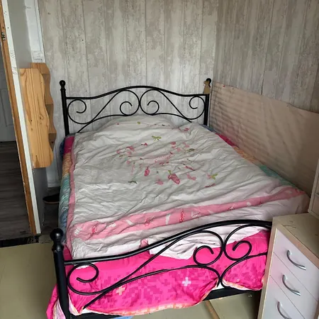 Petite Simple Avec Un Lit Double A * Orly