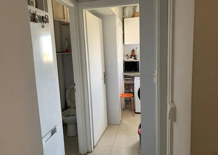 Petite Simple Avec Un Lit Double A * Orly