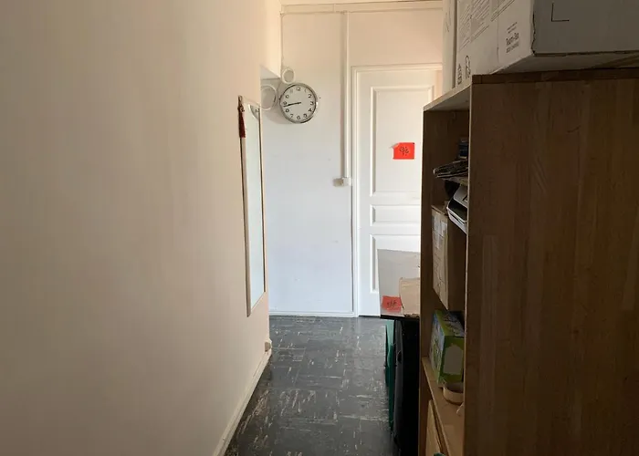 Petite Simple Avec Un Lit Double A * Orly