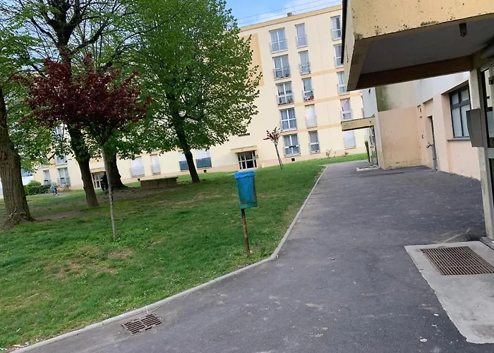 Petite Simple Avec Un Lit Double A